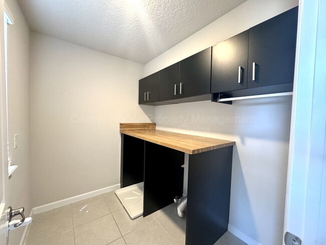 Building Photo - 3615 Voyager Ln