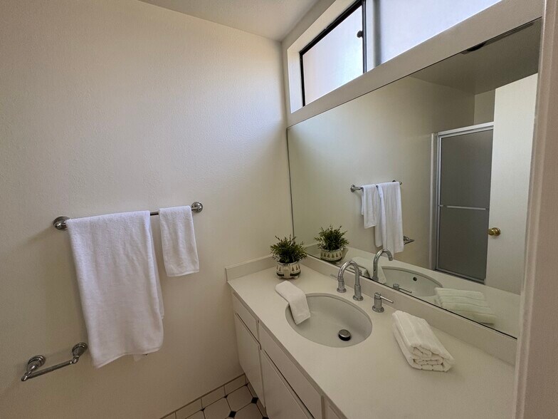 2nd bath - 1844 Midvale Ave