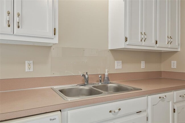 Building Photo - 1703 Pebble Creek Dr