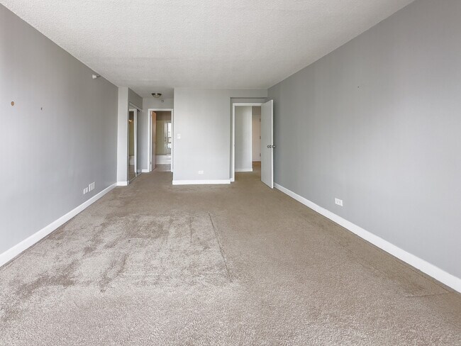 Building Photo - 10 E Ontario St