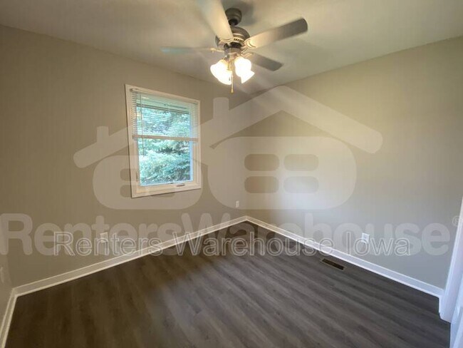 Building Photo - 507 9th St SE