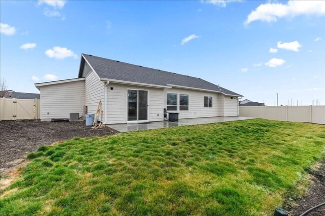 Building Photo - Single level 4bd/2ba/3 car garage Home in North Meridian