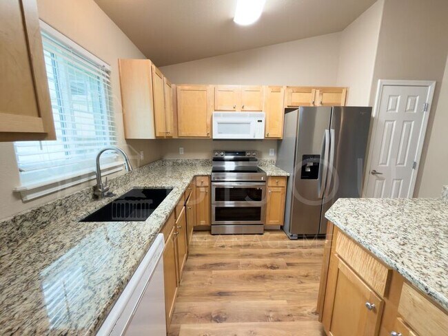 Building Photo - 6925 Ash Creek Heights