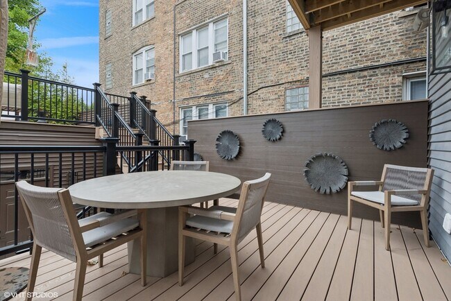Building Photo - 4516 N Damen Ave