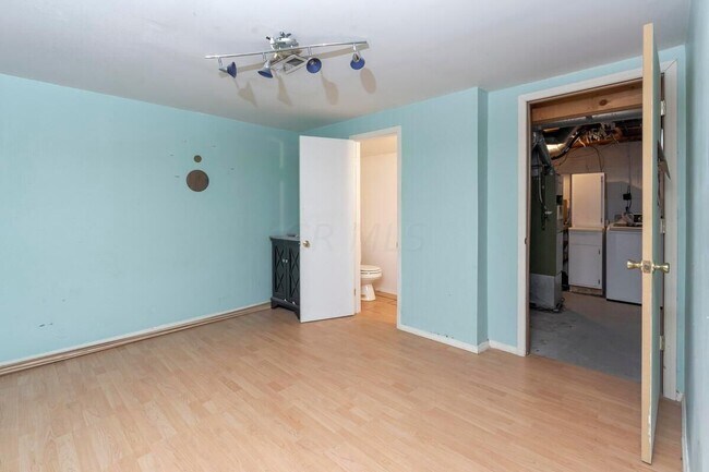 Building Photo - 7695 Barkwood Dr