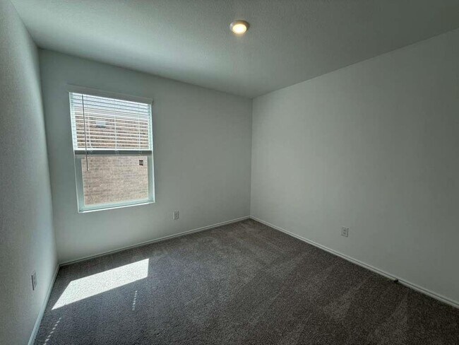 Building Photo - 623 Sormonne Lp