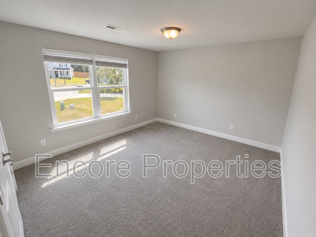 Building Photo - 38 Knotty Pine Dr