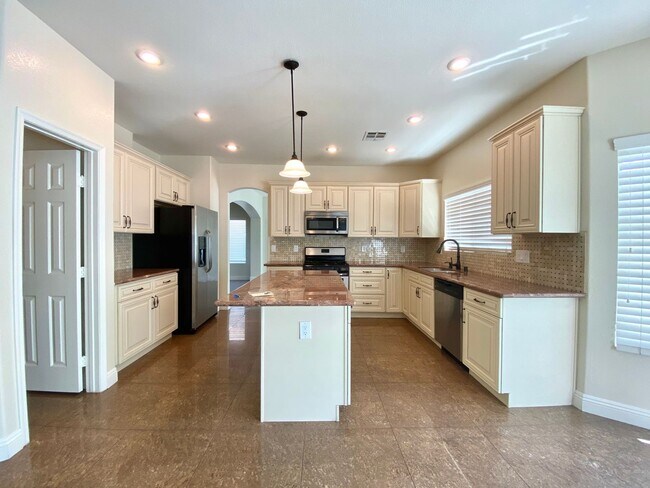 Building Photo - Great location house in Green Valley