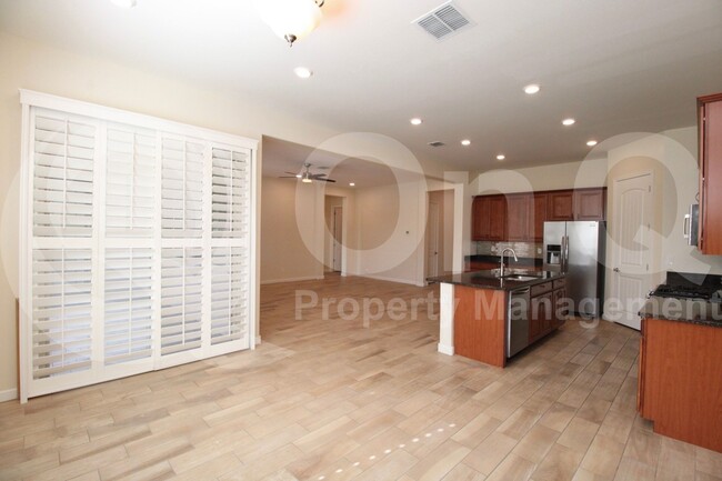 Building Photo - 4984 S Leisure Way