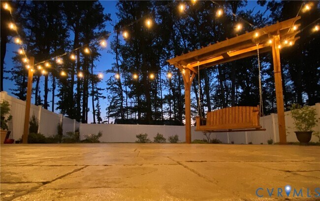 Building Photo - 4018 Tin Roof Way