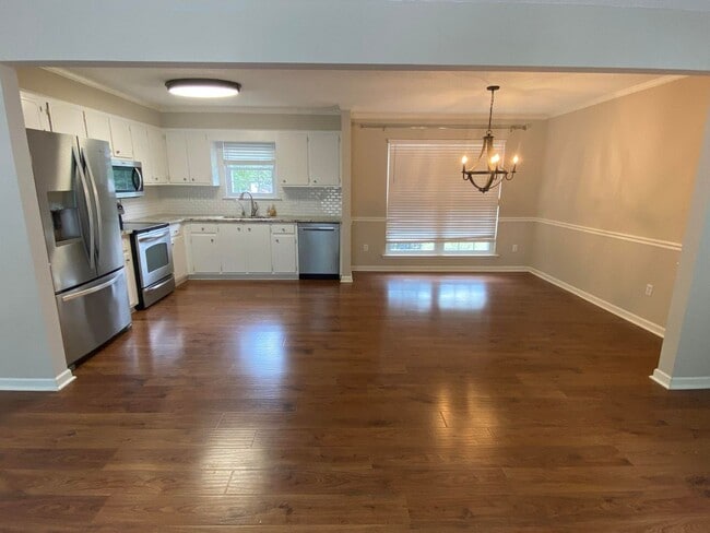 Building Photo - 654 Tara Ln