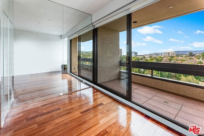 Building Photo - 10551 Wilshire Blvd