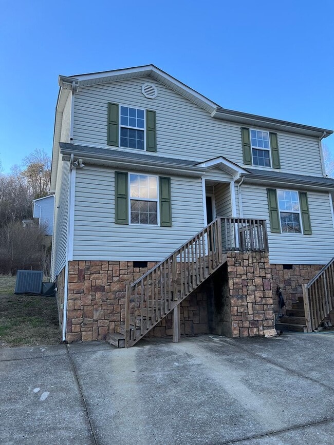 Building Photo - Red Bank Townhome