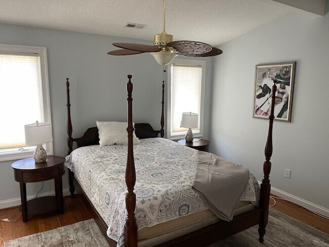 Building Photo - Immaculate 4 bedroom 3.5 bath Home at North End