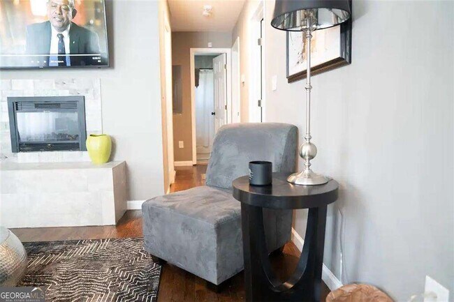 Building Photo - 284 Barfield Ave SW