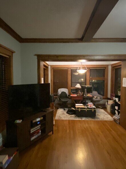 Living Room into Office/Sunroom - 917 W Margate Ter