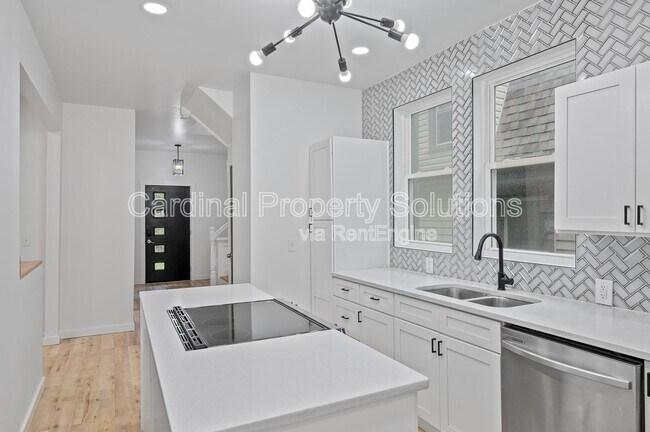 Building Photo - 433 Dorchester Ave