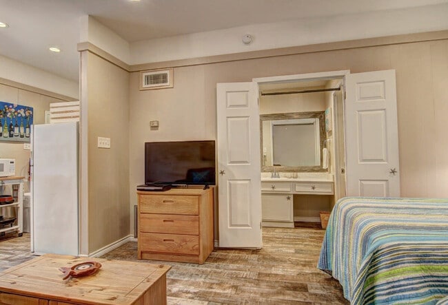 Building Photo - 704 Island Retreat Ct