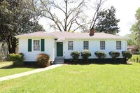 Building Photo - 3 BR 1BA - Cute and Classic Charmer!!