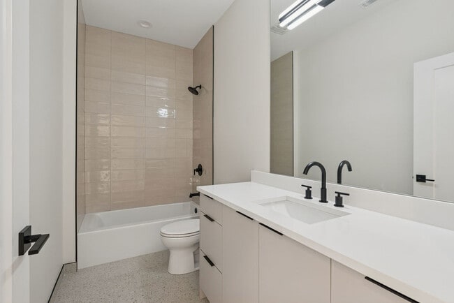 Building Photo - 4536 S Prairie Ave