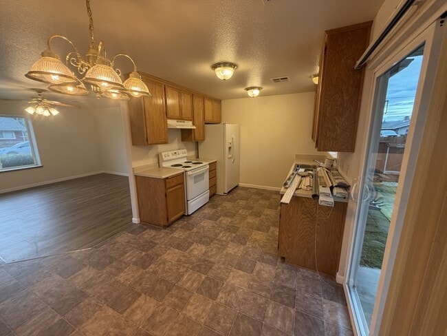 Building Photo - 1616 SW K St