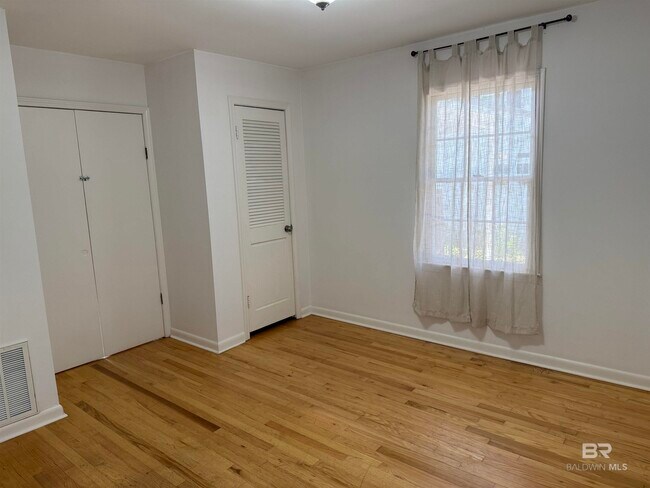 Building Photo - 162 Pecan Ave