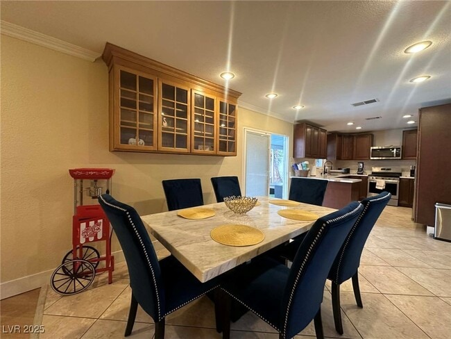 Building Photo - 2419 E Vegas Valley Dr