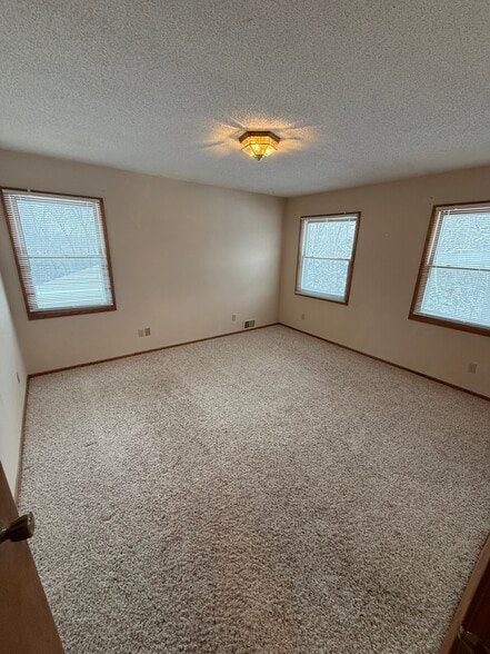 Building Photo - 4557 Island View Dr NE