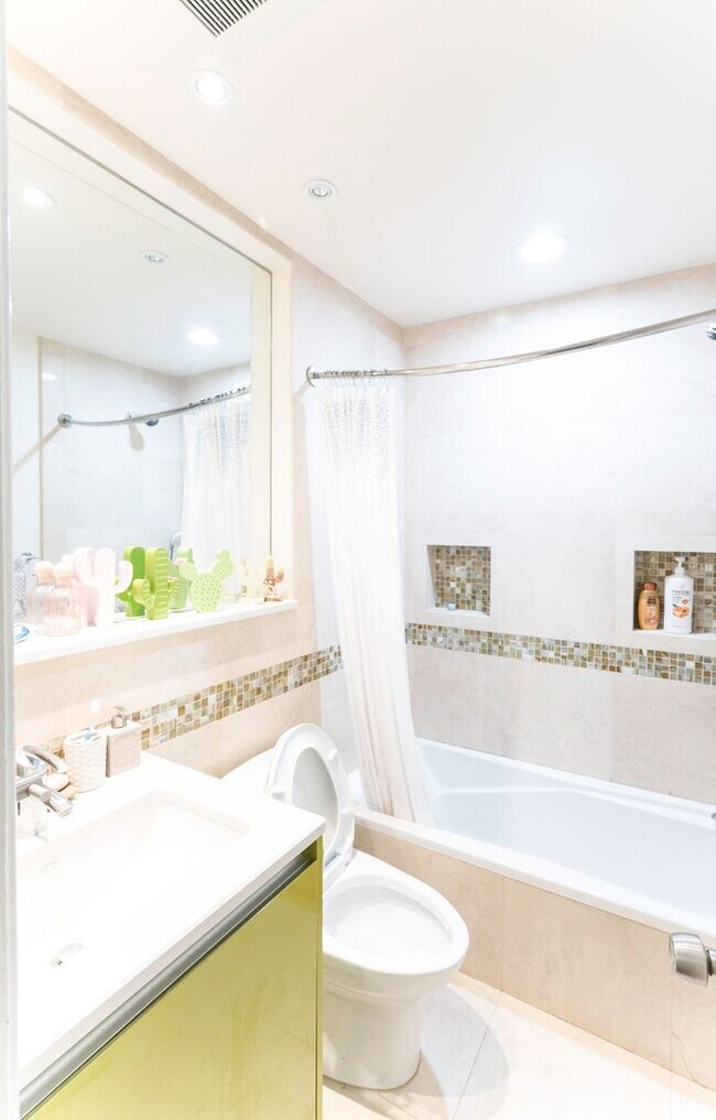 Building Photo - Amazingly Beautiful Fully Renovated 4BR/DEN/3FB/GAR North Bethesda Home