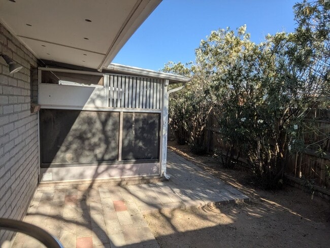 Building Photo - Triplex - 2 Bedroom and 1 Bath Unit