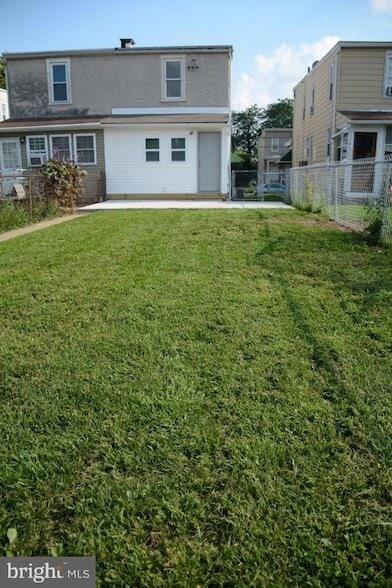 Building Photo - 1235 Maple St