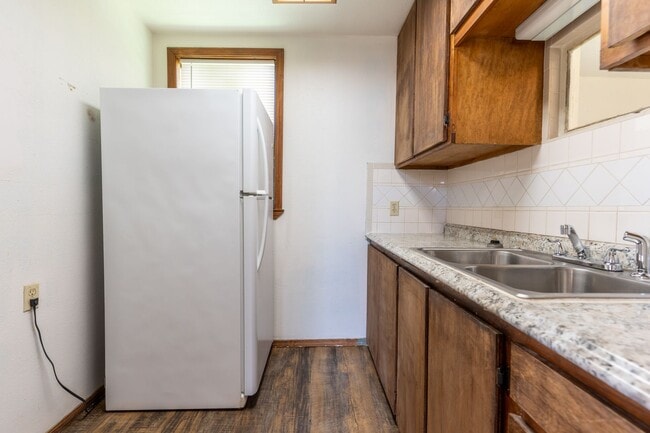 Building Photo - Cute 2 Bed Ready For You!