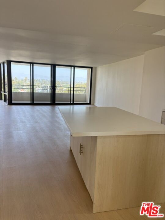 Building Photo - 4337 Marina City Dr