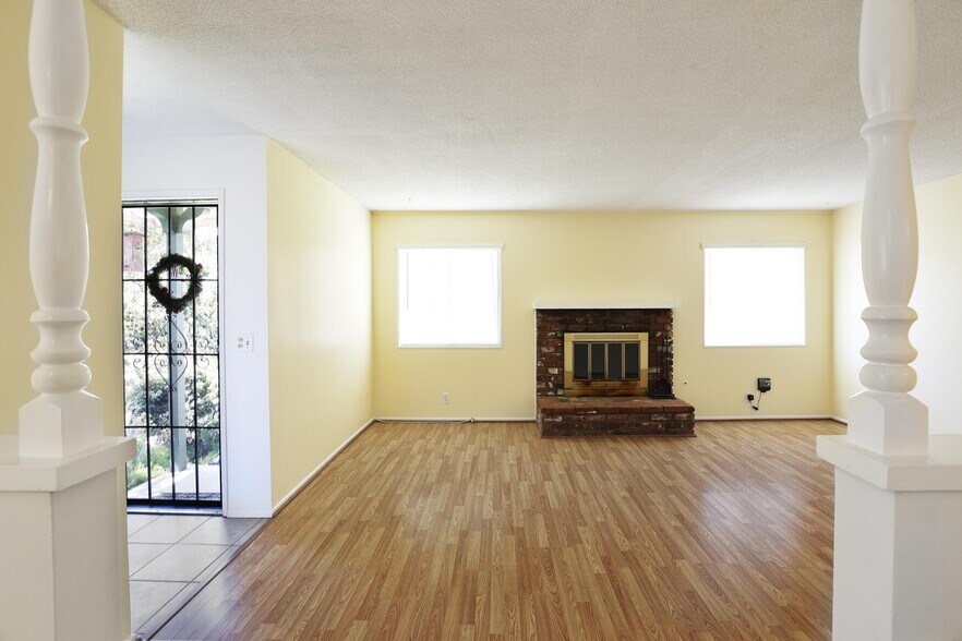 Building Photo - 650 Ridgeway Ln