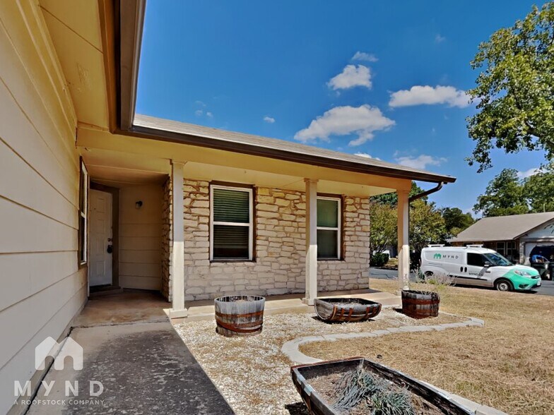 Building Photo - 9716 Meadowheath Dr