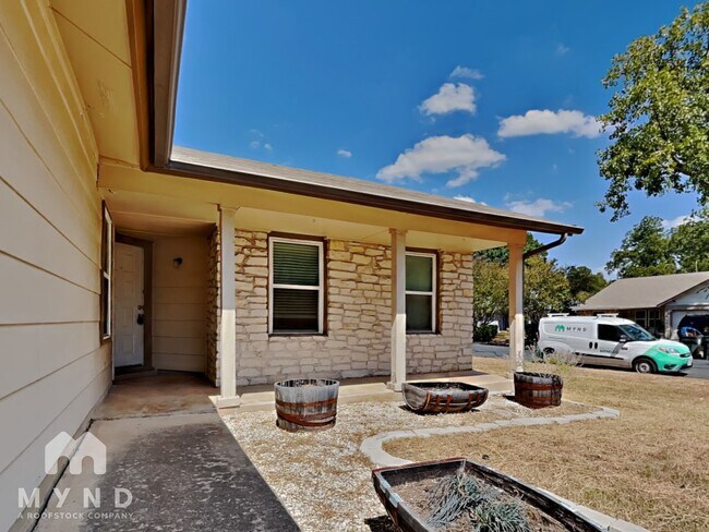 Building Photo - 9716 Meadowheath Dr