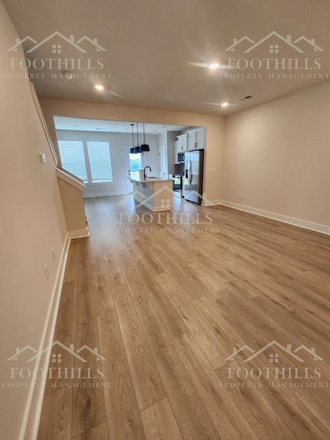 Building Photo - 253 Silo Rdg Dr