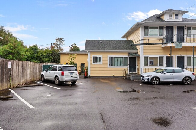 Building Photo - 5248 SE Stark St