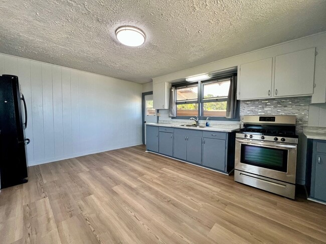 Building Photo - 3 bedroom 1.5 bath in South Kona with a covered carport