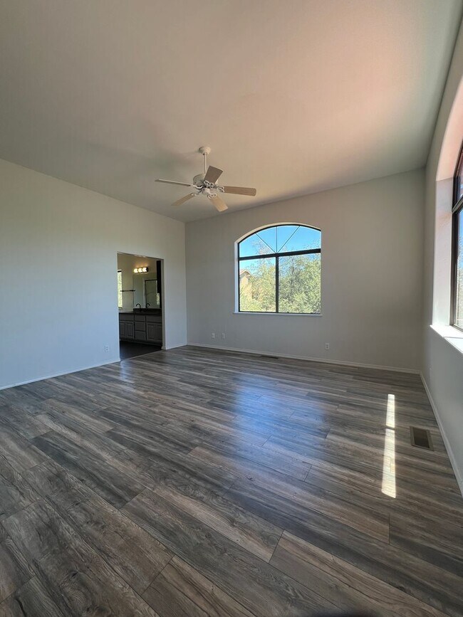 Building Photo - 3 Bedroom 2 Bath Home Overlooking Thumb Butte ~ Forest Trails