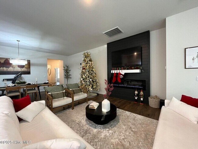 Building Photo - 742 Carnegie court