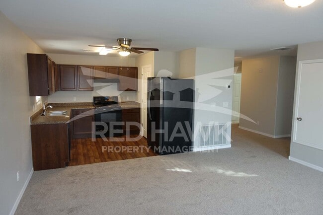 Building Photo - Charming Three Bedroom, Two Bathroom Cooli...