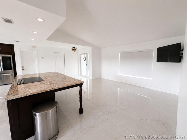 Building Photo - 5040 SW 117th Way