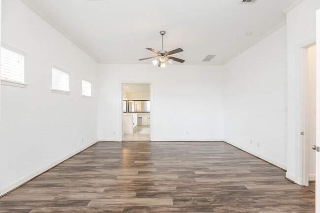 Building Photo - 25514 Kearsley Dr