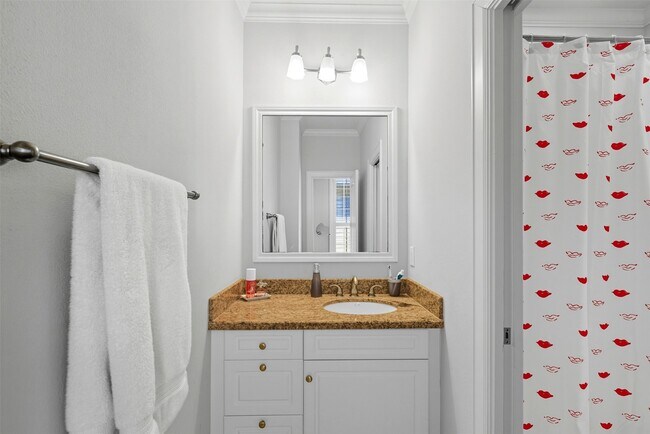 Building Photo - 1044 Memorial Village Dr