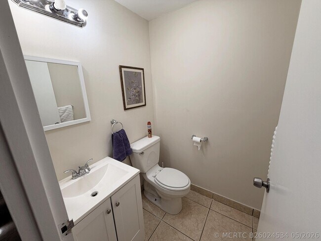 Building Photo - 419 Brittany Dr