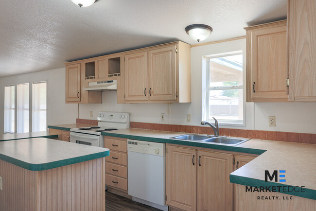 Building Photo - 5Bed/3Bath Home in Buckeye, AZ! Ready for ...