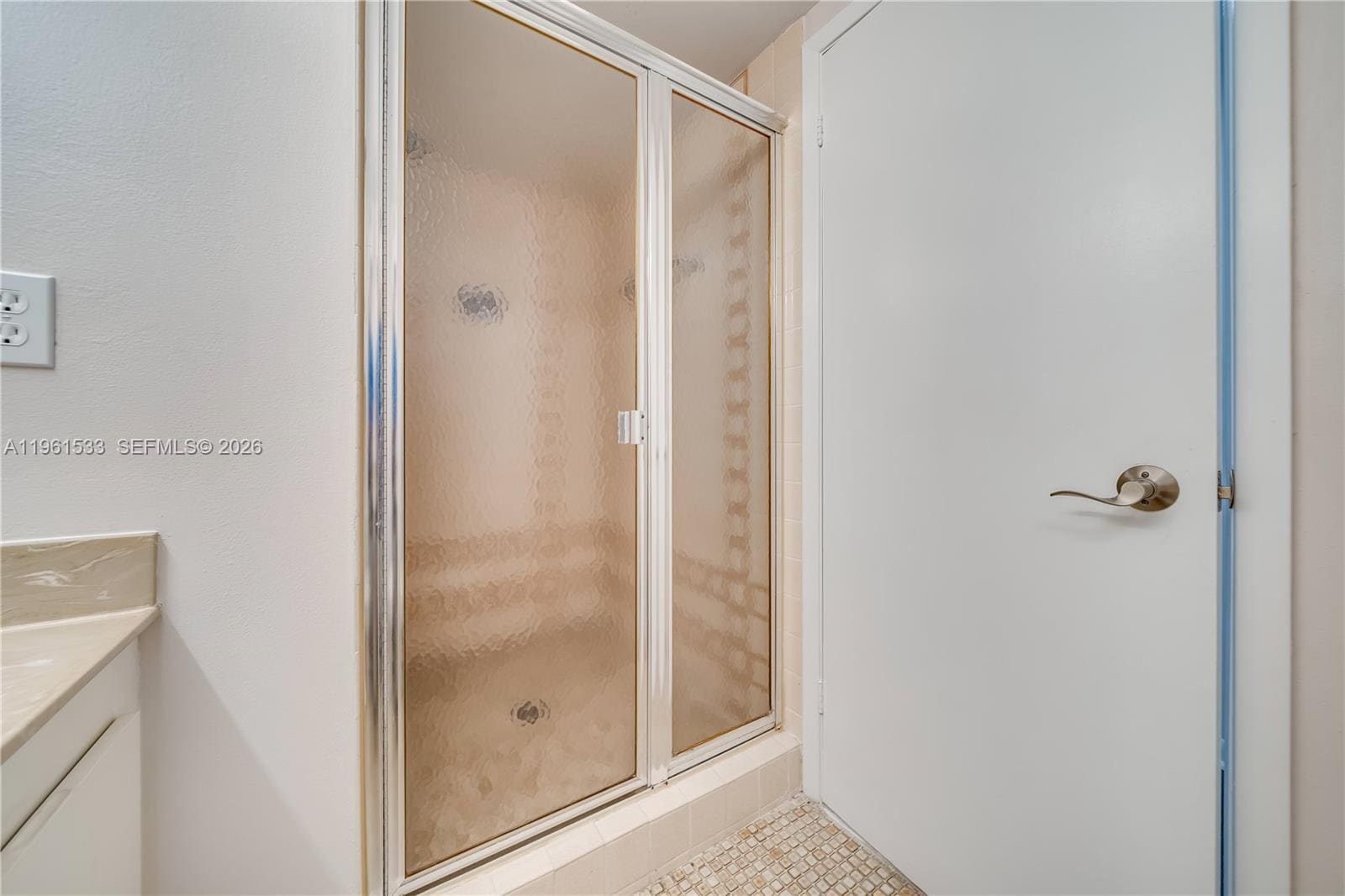 Building Photo - 2500 Parkview Dr