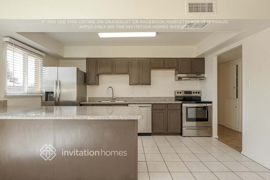 Building Photo - 3007 N 79th Dr