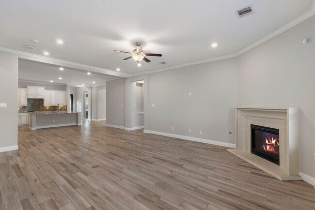 Building Photo - 18855 Collins View Dr